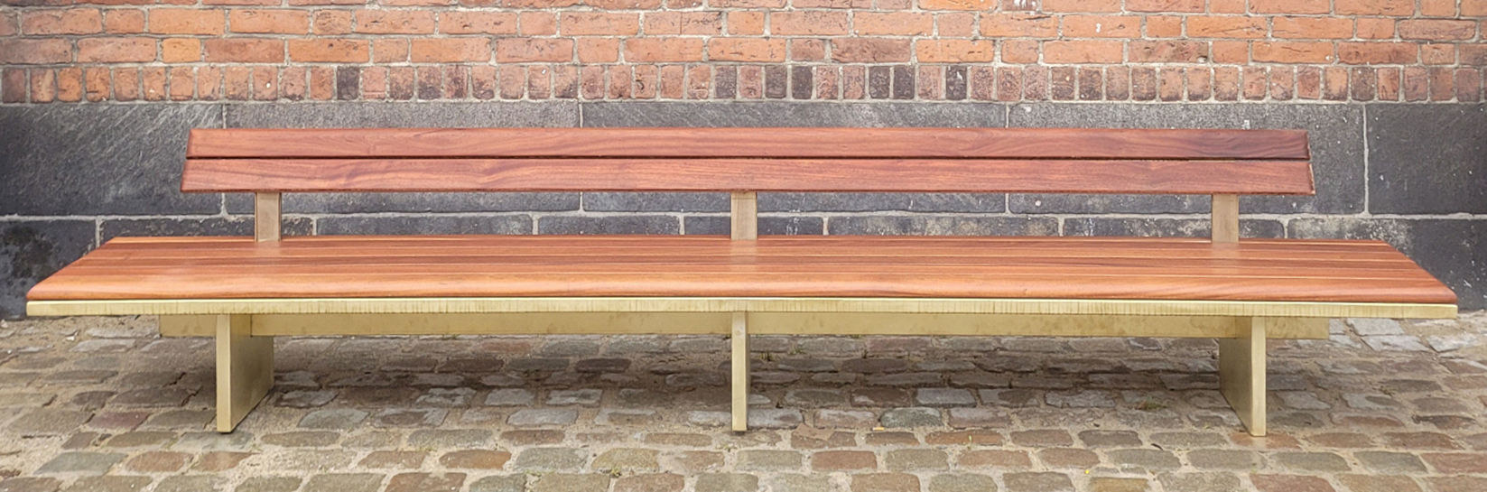 Nye bænke på Kirketorvet