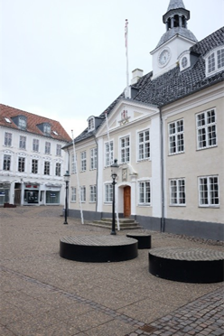 Nyistandsat rådhus løfter helhedsindtrykket på pladsen