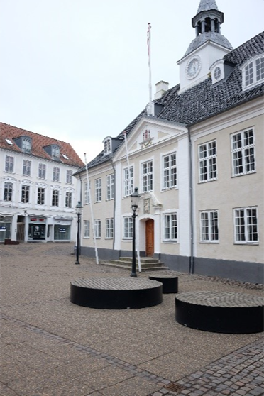 Nyistandsat rådhus løfter helhedsindtrykket på pladsen